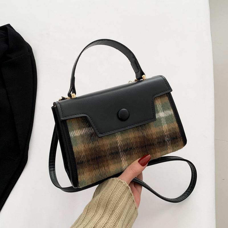 Casual Commuter Messenger Bag Korean Version Personalized Small Square Bag 2025 Winter New Bag Women's Fashion Simple Shoulder Bag