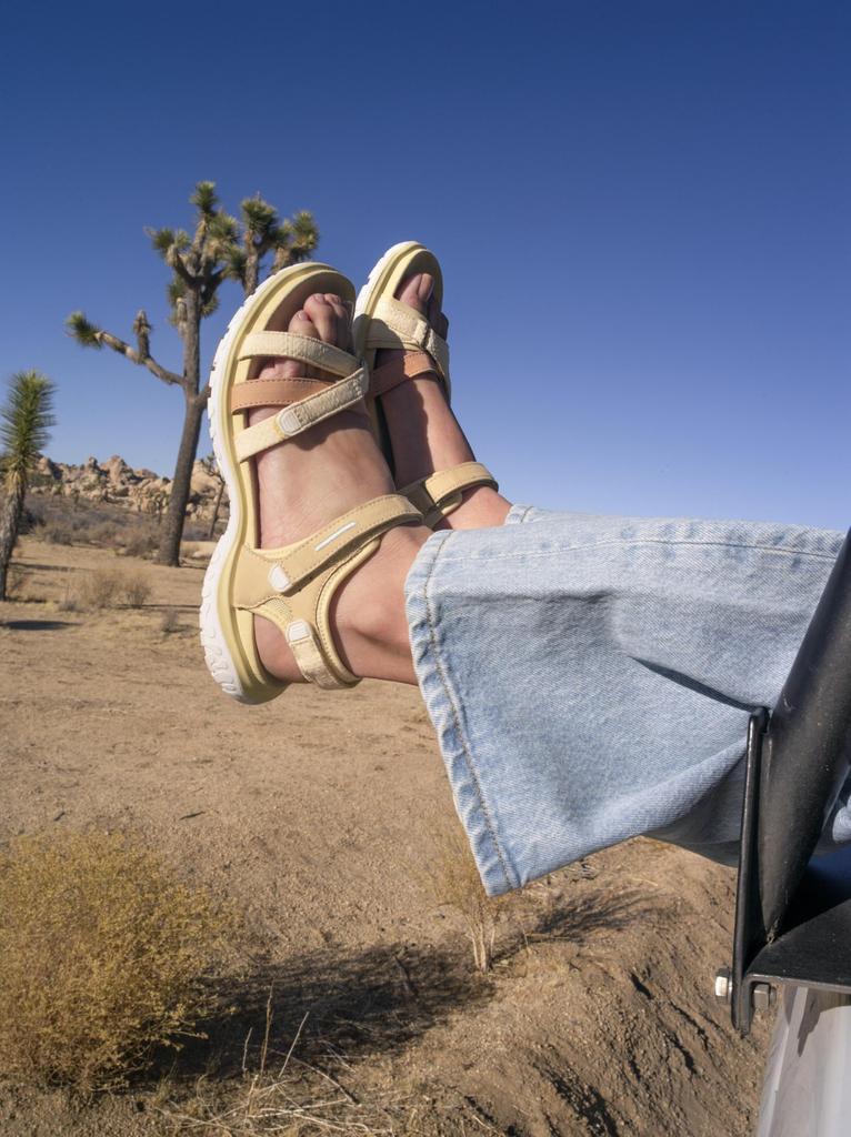 ECCO Off-Road Genuine Leather Women's Outdoor Sandals 85330361248, Straw/Bright White/Dusty Peach/Straw, Size 23.5 Cm, 3E