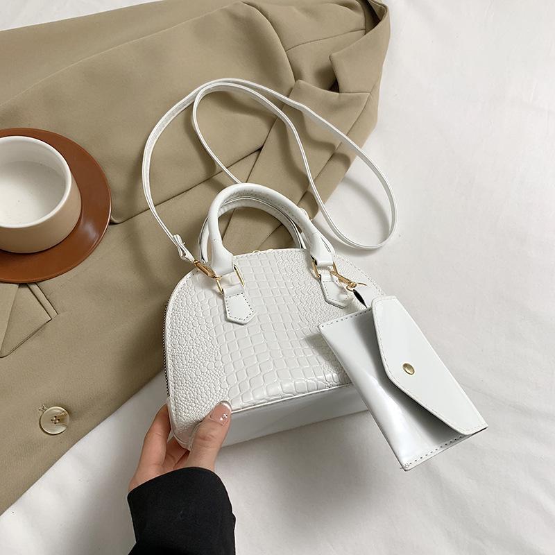 Today's popular fashion mother and child bags spring new versatile shoulder messenger bags shell bags women