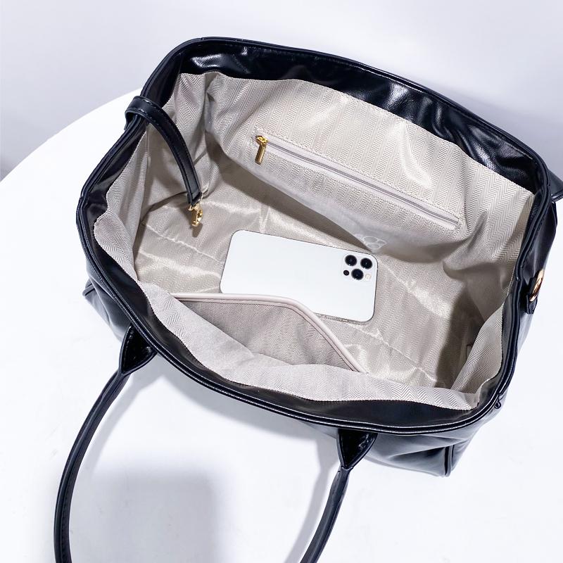 Luxury Women's Briefcase Designer Bag and Bag New In PU Leather Vintage Simple Large Capacity Lock Displacement Lady Tote