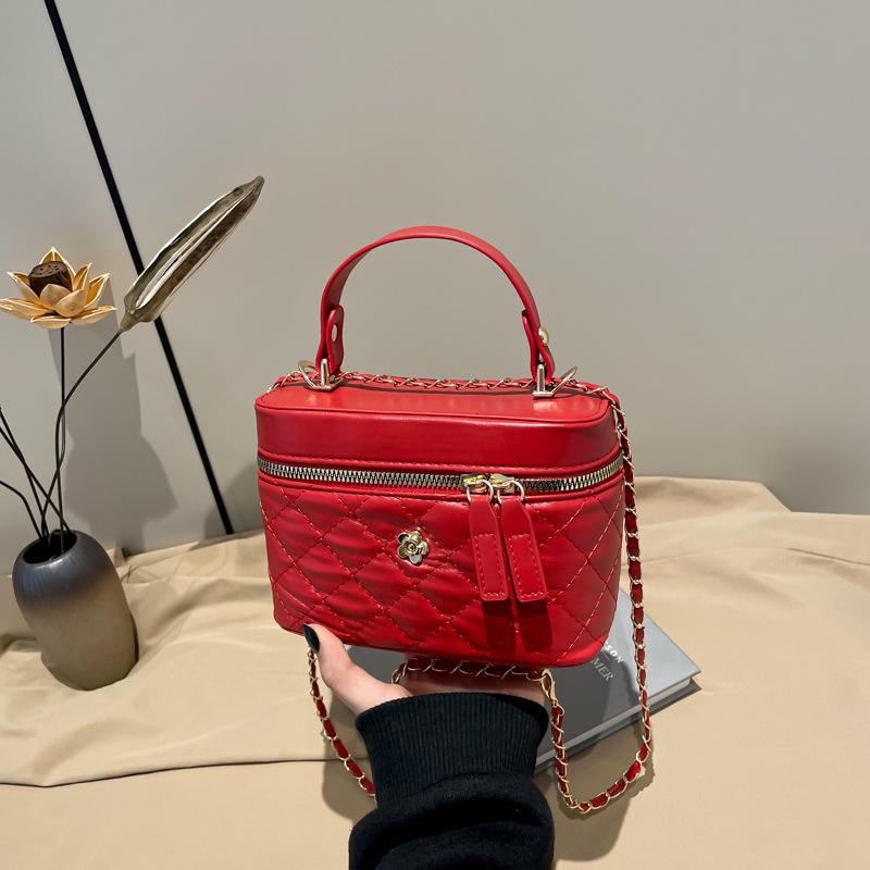 2025 new simple and versatile fashion casual handbag ins style trend autumn and winter niche design messenger bag