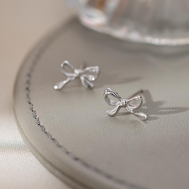 Geometric Bow Stud Earrings Women's Niche Design Sense Nourishing Ear Hole Earrings Light Luxury Ins Earrings