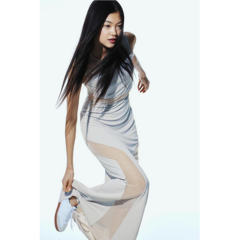 

Платье-футляр с сетчатой вставкой HM светло-серого цвета