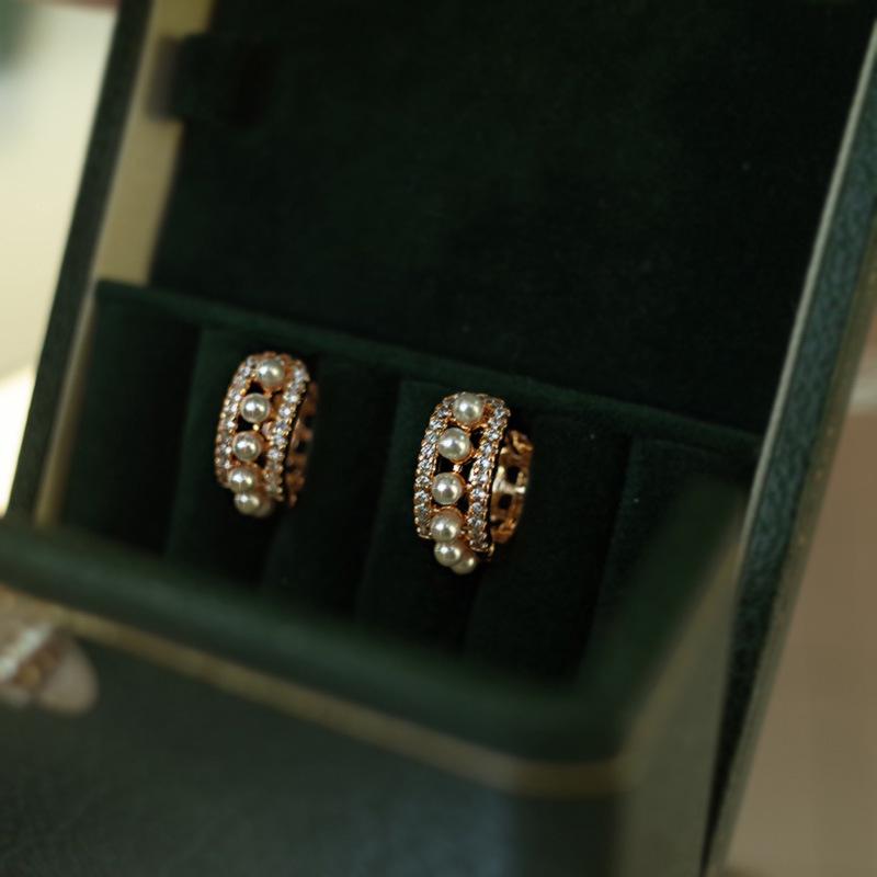 S925 Gold-Plated Sterling Silver Earrings with Pearls and Diamonds - Elegant and Unique Design for Women