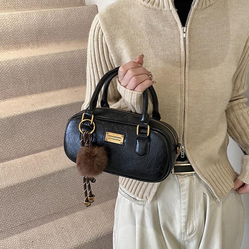 Small Bag Women's Autumn and Winter New Versatile Retro Shoulder Messenger Bag Fashionable Portable Pillow Bag