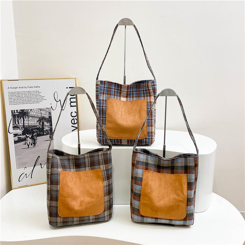 Street Style Plaid Shoulder Bag For Daily Use With Magnetic Closure And Phone Pocket