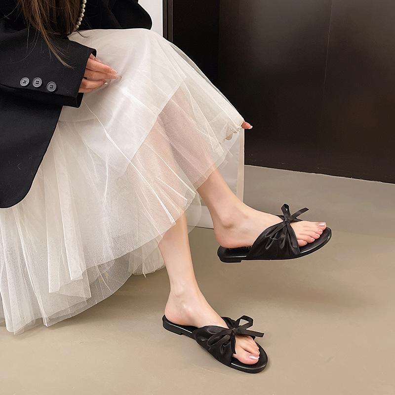 2025 summer new Korean version fashion flat-bottomed satin cool slippers women's bow outer wear holiday beach slippers women