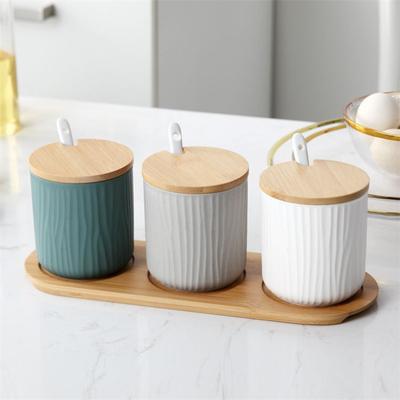 Nordic ceramiczny stojak na przyprawy słoik na przyprawy kuchnia sól do pieprzu butelka do przechowywania z pokrywą i zestawem łyżek kreatywna prosta przyprawa