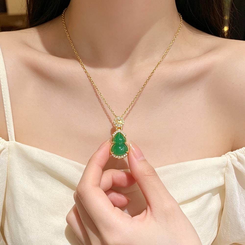 Exquisite Green Gourd Necklace for Women - Summer Luxury, Versatile Clavicle Chain Jewelry