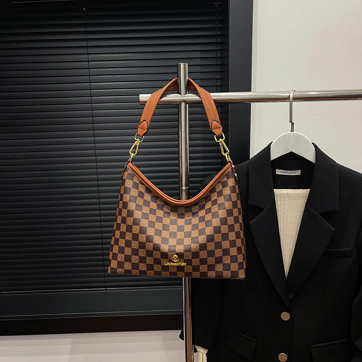 

2025 осень и зима нишевый дизайн тренд одно плечо новая мода простая сумка-мессенджер нишевая сумка-тоут для поездок на работу Small кофейный