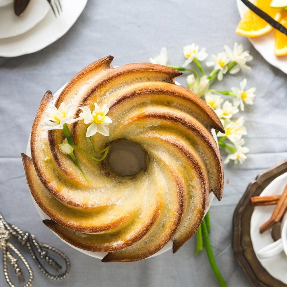 Silicone Cake Mold for Baking Cakes, Flower Cakes, 23.5 Cm