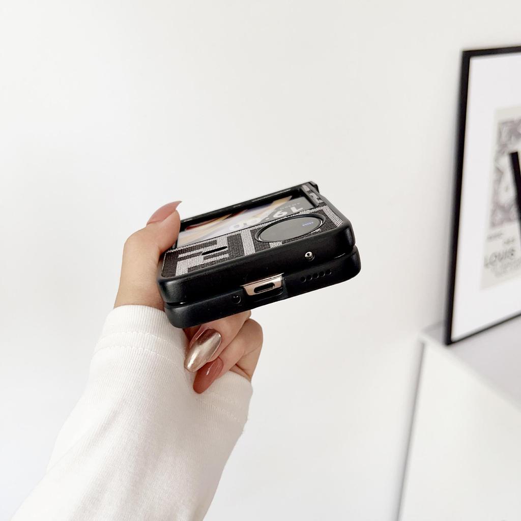 Samsung Z Flip7 Ledertextur Schutzhülle für Z Flip6/5 - Stilvolles dreiteiliges Design