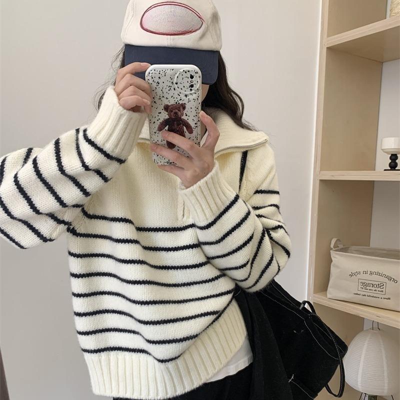 A Semi-zipped Stand-up Collar Sweater for Women, with Loose Stripes, Paired with A Long-sleeved Pullover Knitted Top for Autumn and Winter