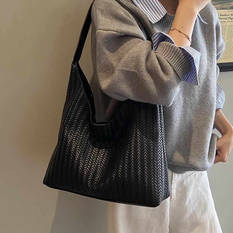 Women's Retro Woven Underarm Crossbody Tote - Solid Color Versatile Handbag