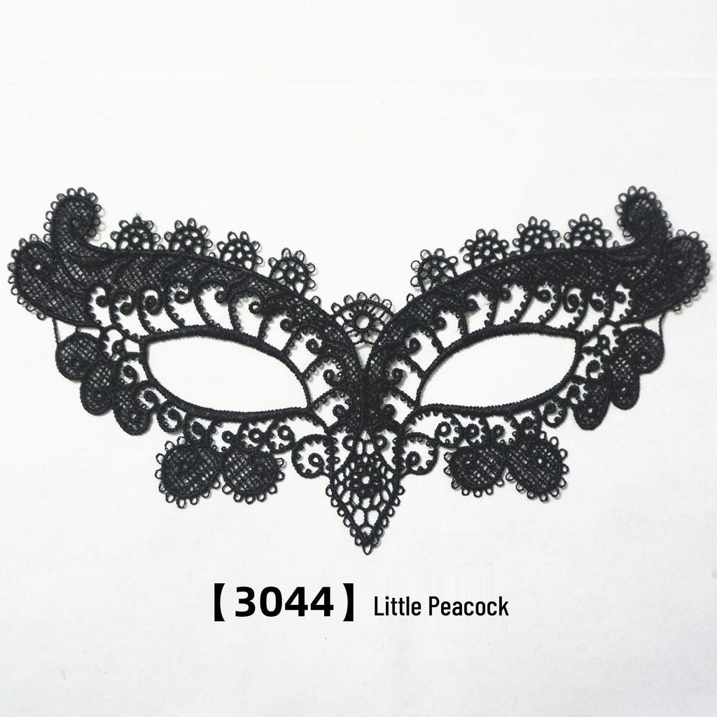 Černá krajková královská oční maska na Halloween nebo kostýmové večírky