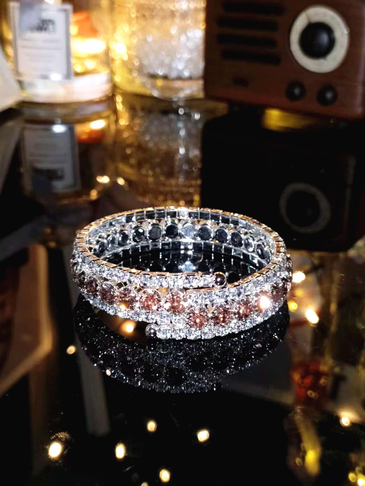 

Корейский стиль сверкающий стразами свадебный браслет: Кристальный эластичный браслет в четыре ряда K9