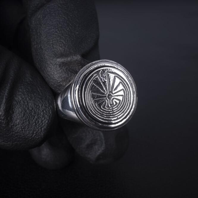 Josilver Man In Maze Ring (Silver)
