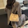 Rhombus chain bag women's 2025 new fashion popular shoulder armpit bag large capacity commuter messenger bucket bag