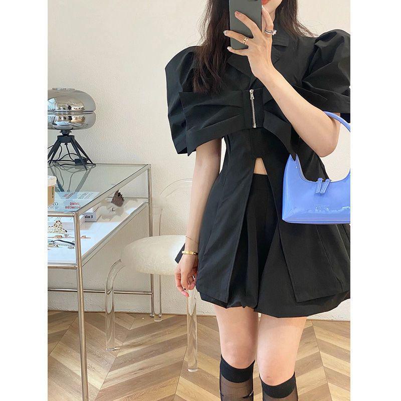 

2025 Hot Girl Black Two-Piece Summer Suit: Stylish & Mature Women s Top and Short Skirt Set in Hong Kong Style. S