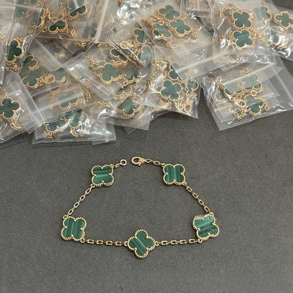 Hochwertiger roter Chalcedon Laser vierblättriges Kleeblatt fünfblütiges Armband 18K Roségold leichter Luxusschmuck Geschenk für Freundin