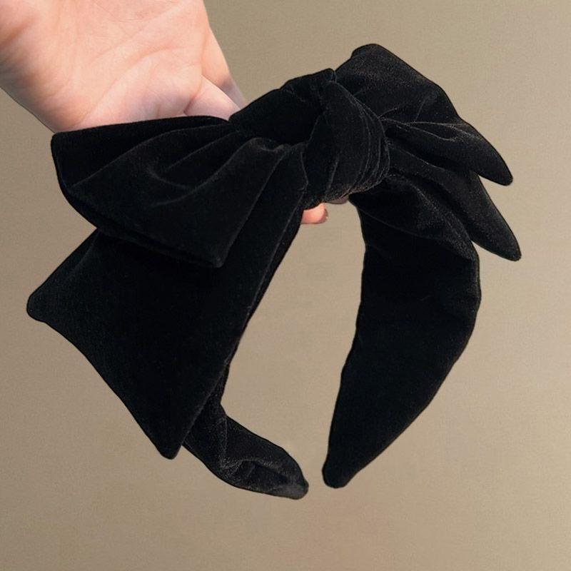 1pc The large-sized velvet bow hairband for the winter and autumn season is suitable for party decorations or daily use.