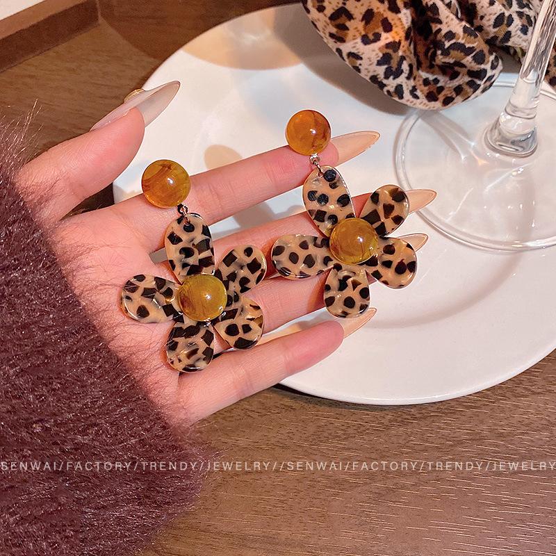 European and American style leopard print flower stud earrings female retro niche design earrings fashionable simple versatile commuter ear jewelry