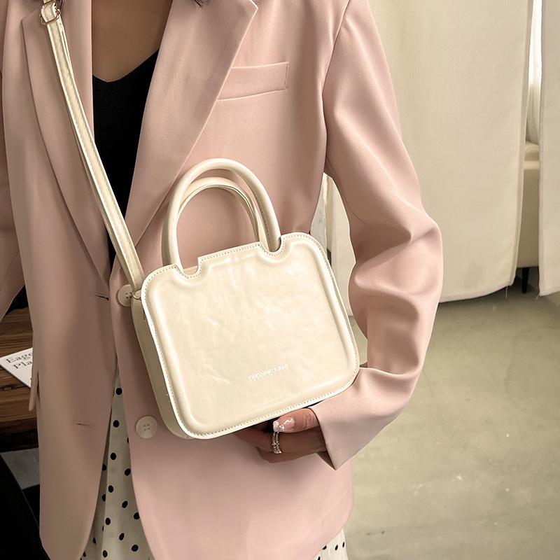 Small Bag Women's 2024 Spring New Trendy Fashion Shoulder Messenger Bag Simple Foreign Texture Portable Biscuit Square Bag
