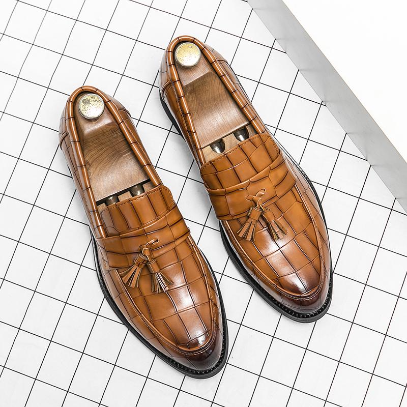 New Men Pointed Tassel Design Patent Leather Shoes Male Luxury Fashion Wedding Italian Style Loafers Homecoming Prom Footwear