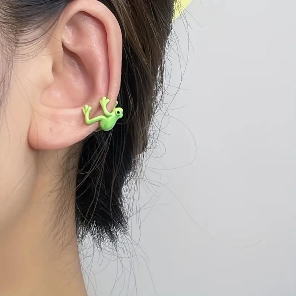 ZAKOL 2pcs Fashion Creative Cute Frog Ear Cuff Clip for Women Girls Fashion Green Insect Non-pierced Earrings Accessories Gift