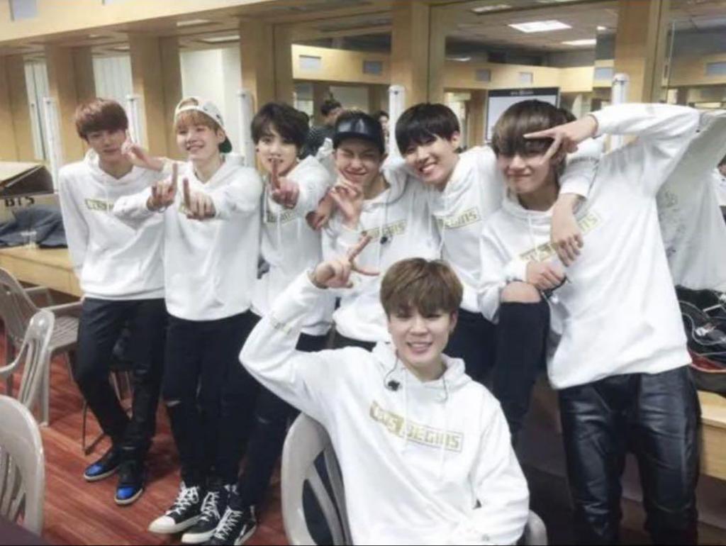 [POUŽITÉ] mikina BTS BEGINS