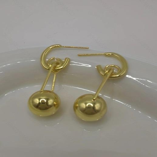 French Personality Design Sense Ball C-Shaped Earrings Femininity Light Luxury High Sense Cold Wind Stud Earrings