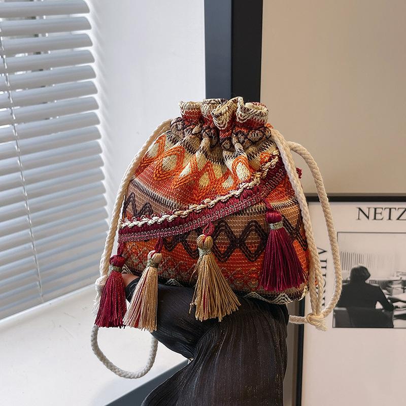 Girls Single Shoulder Messenger Bag Fringed Drawstring Money Bag Bag Women's New Versatile Bucket Bag Exotic