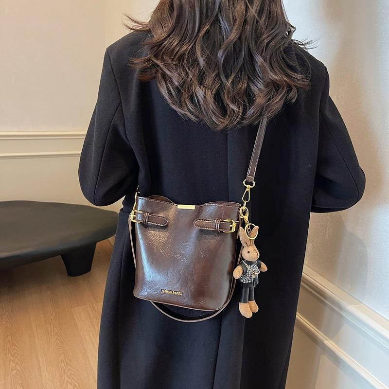 2025 Handbag Bag New Fashion Large Capacity Retro Portable Shoulder Messenger Bag Women's Bag