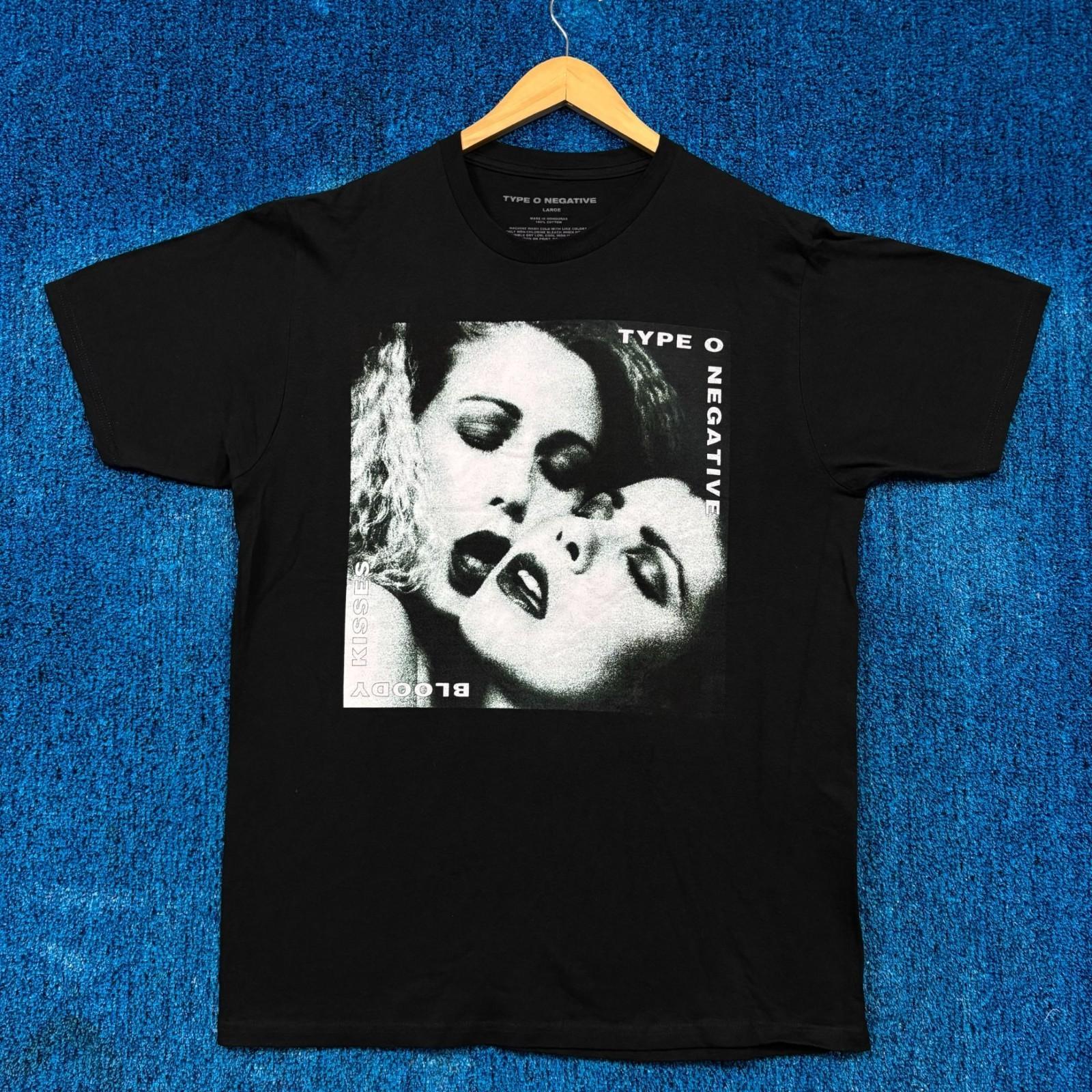 Type O Negative Bloody Kisses Album Gothic Metal Band Tee L Unisex T-Shirt XXXL