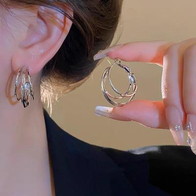 Boucles d'oreilles créoles argentées multicouches en forme de C - Style luxe léger 2024 pour femmes