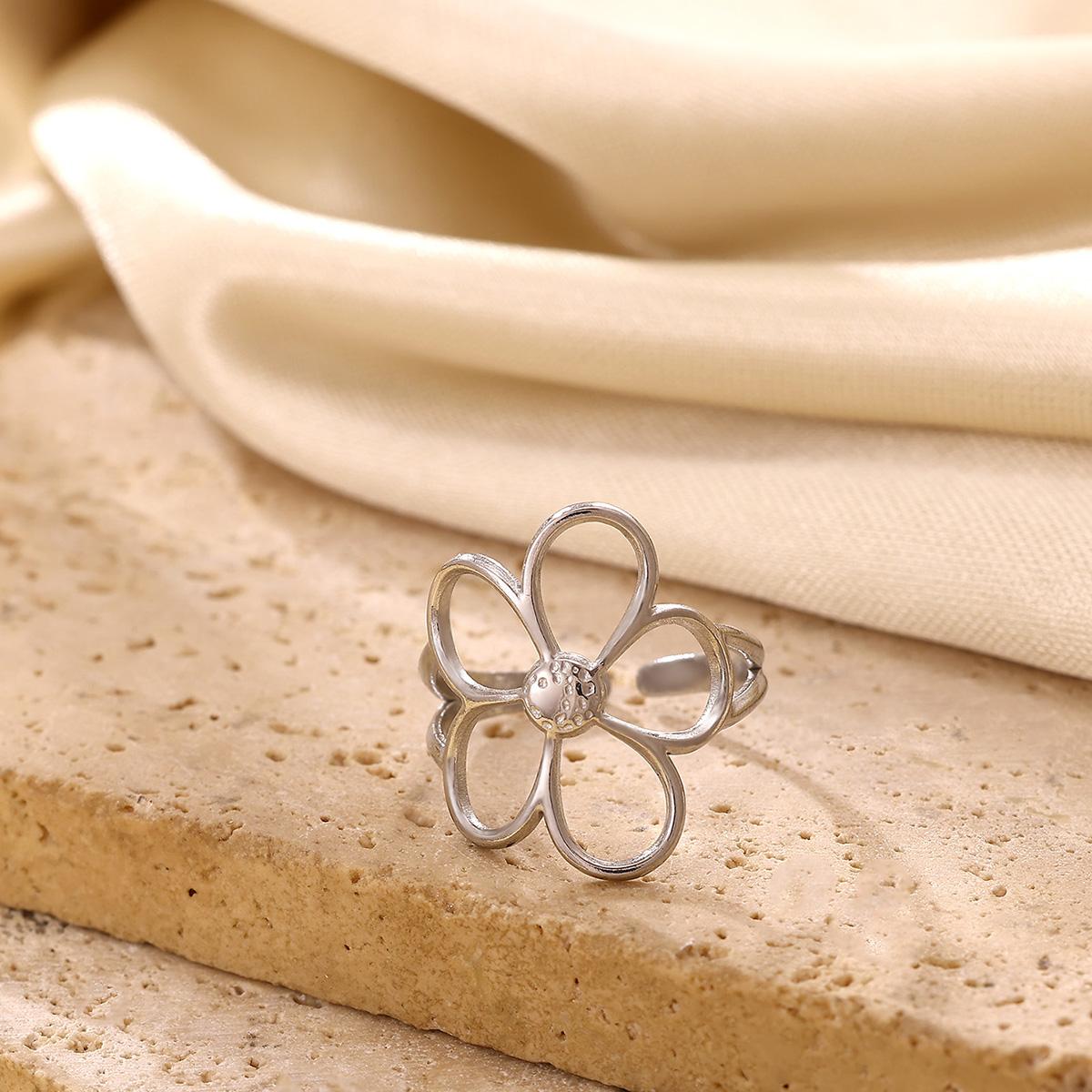 

Hollow Flower Bague Gold Color Rings For Cute Women Elegant Stainless Steel Daisy Petals Ring Jewelry Romantic Proposal Gifts resizable