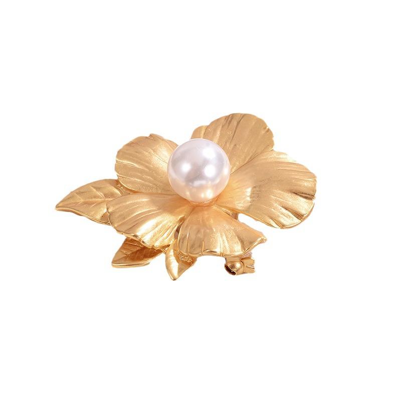 Retro Pearl Flower Brooch - Elegant Gold Women's Clothing Accessory