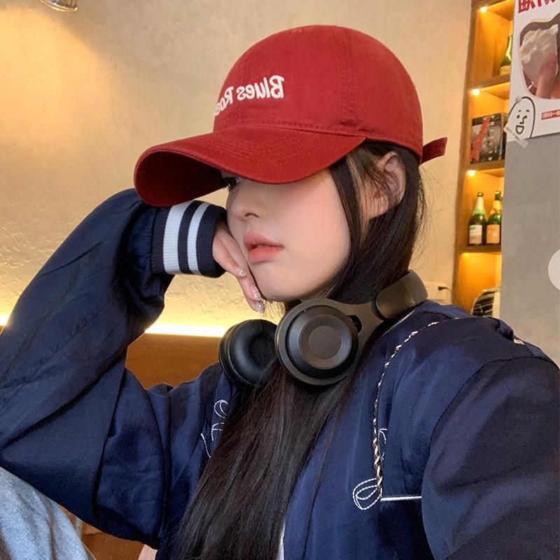 

Spring and summer women s versatile trendy baseball cap men s outdoor sunscreen visor hat letter embroidery soft top cap Adult (56-58cm) бордовий