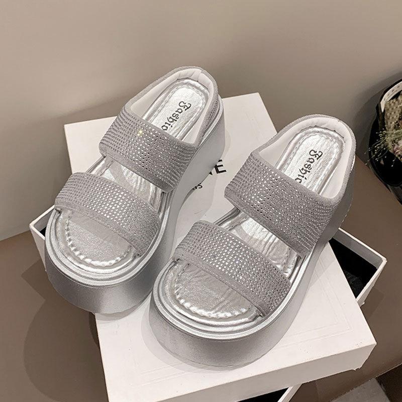 Thick-bottomed rhinestone temperament fairy wind slippers 2025 summer new fashion versatile comfortable beach sandals