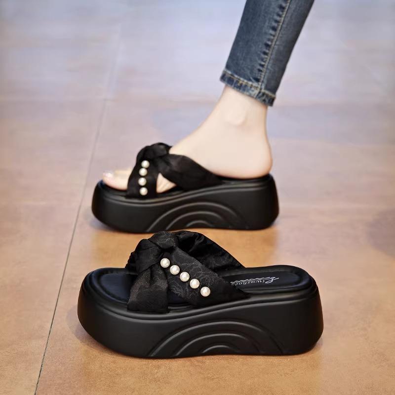 

Summer thick-soled one-pedal height-increasing slippers 2025 pearl new fashion one-word muffin bottom outer slippers 35 чёрный