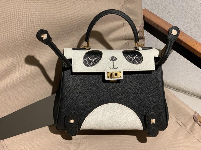 New Genuine Leather Women's Bag Head Layer Leather TOGO Leather Shattered Dimension Cartoon Graffiti Smiling Face Doll Women's Bag