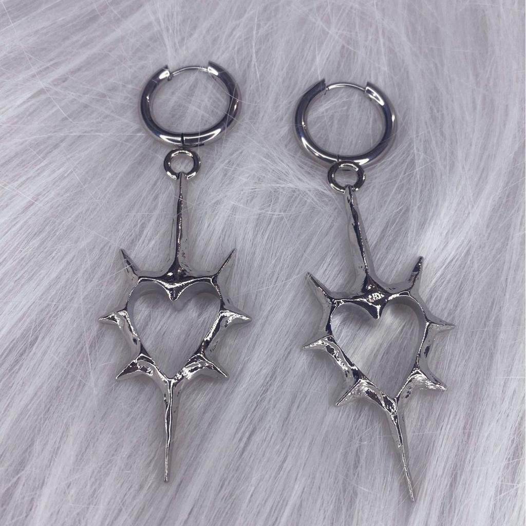Vintage náušnice Spike Heart Minimalistický styl Trnité náušnice Dokonalý šperk do uší pro ženy i muže na denní nošení