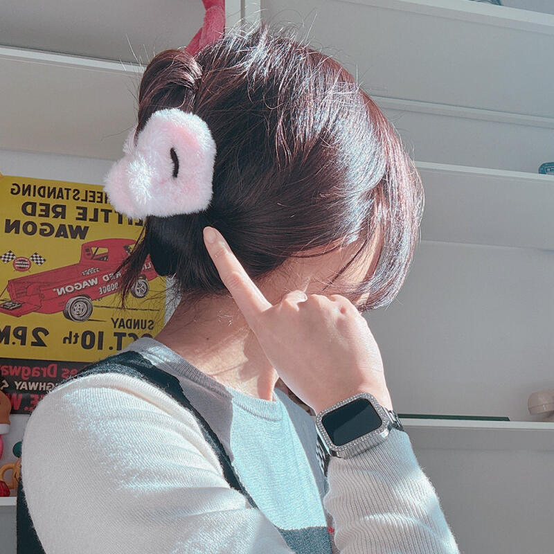 

Mink fur heart half-up hair clip