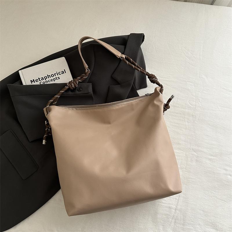 High Value Soft Leather Large Capacity Shoulder Bag Commuter Tote Bag