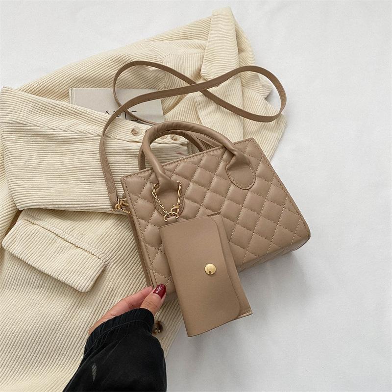 Popular women's handbags autumn new fashion shoulder bags simple small square bags casual commuter messenger bags