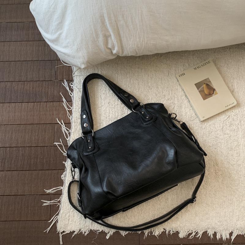 

Осенне-зимняя сумка большой вместимости женская 2025 новая модная универсальная сумка через плечо повседневная сумка-тоут для поездок на работу чёрный