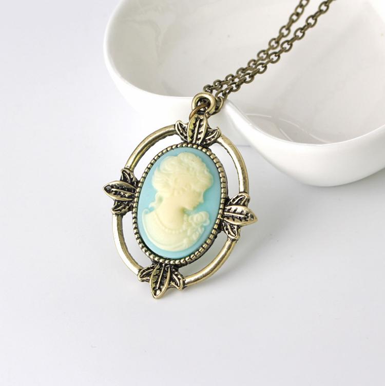 Nový Vintage styl bronzový světle modrý náhrdelník Cameo The Vampire Diaries Náhrdelník s přívěskem Katherine Beauty Head pro ženy