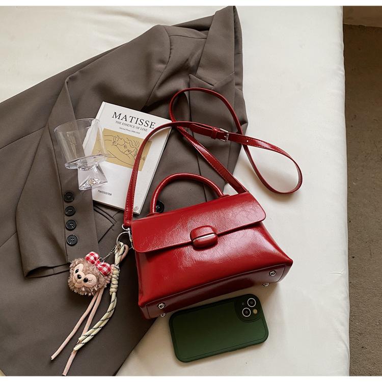 This Year, the Popular Hand-carried Fashionable and Versatile Shoulder Small Square Bag, the New Popular Simple Casual Korean Version of the Niche Me