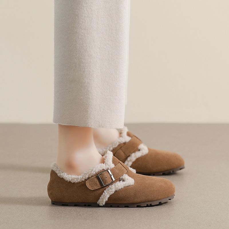 Leder Damen tragen flauschige Schuhe mit Samt außen, Einzelne Schuhe und weiche Sohlen Damen