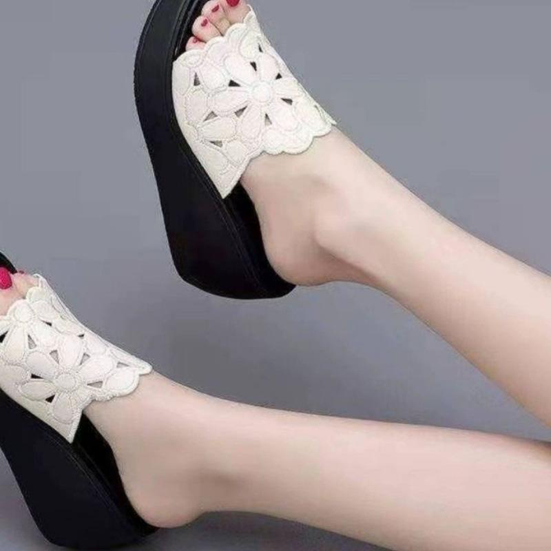 Leisure 2025 spring and summer new solid color fashion outer wear hollow breathable one-character slope heel cool slippers